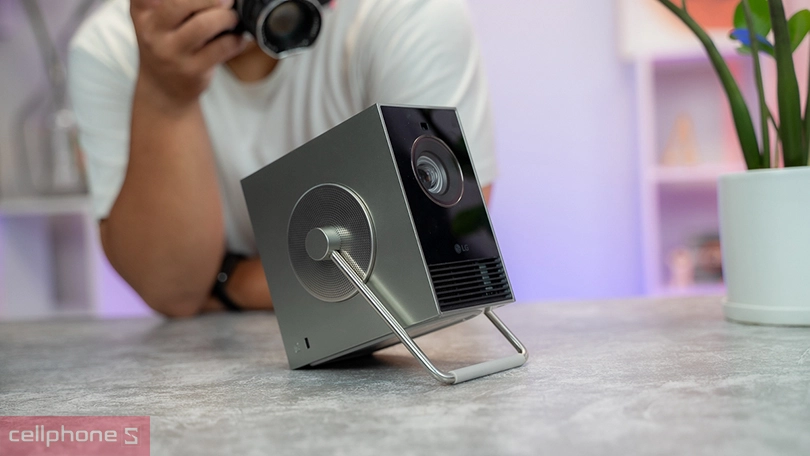 Máy chiếu LG Cinebeam Qube Laser 4K HU710PB - Thiết kế hiện đại, hiển thị siêu nét