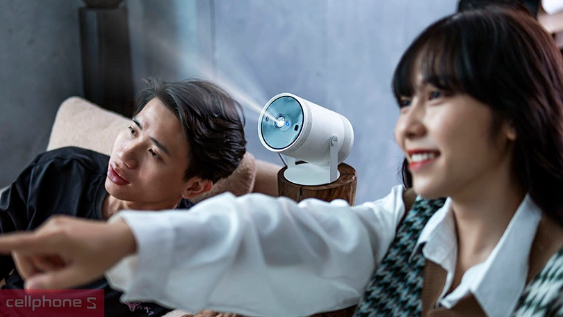 Thiết kế xoay 180 độ, trải nghiệm hình ảnh mọi góc độ