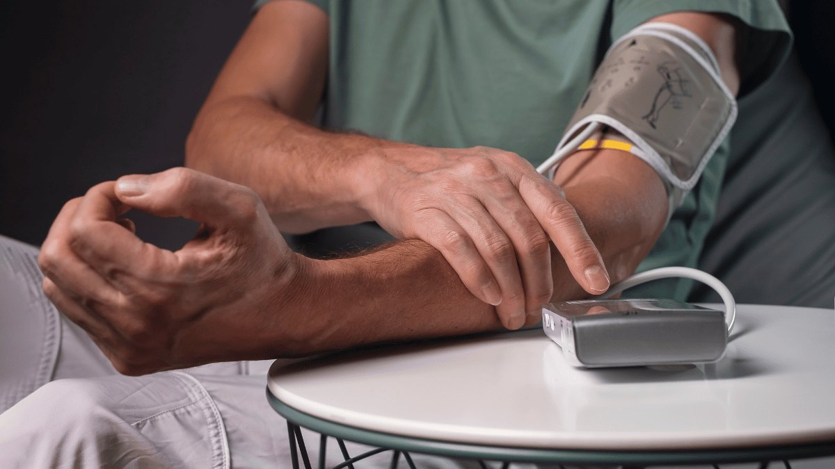 Thiết kế máy đo huyết áp bắp tay gọn nhẹ