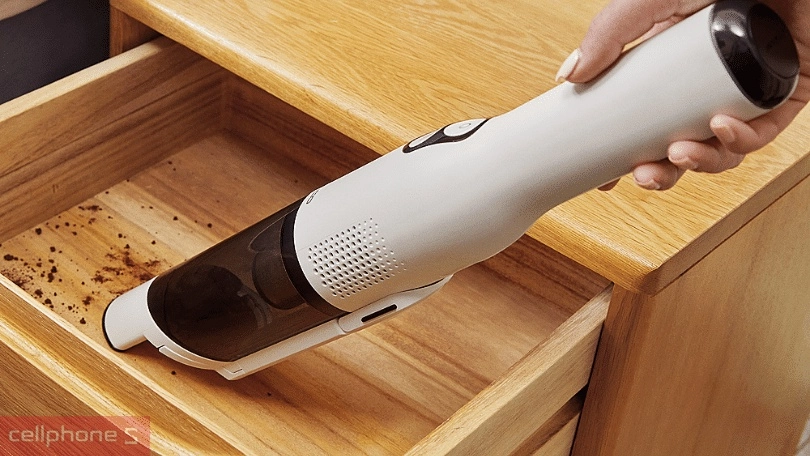 Hướng dẫn sử dụng máy hút bụi lau nhà Tineco PURE ONE MINI S4 chi tiết  Việc sử dụng máy hút bụi lau nhà Tineco PURE ONE MINI S4 cũng không quá khó kể cả đối với người sử dụng lần đầu. Trước khi thực hiện việc hút bằng máy cần đảm bảo pin đã được sạc đầy, sau đó thì thực hiện theo những hướng dẫn sau đây là được:  Bước 1: Tùy thuộc vào nhiệm vụ và nơi cần làm sạch mà lựa chọn đầu hút phù hợp, sau đó lắp đặt nó vào đầu hút chính của máy. Đảm bảo nó được đặt chặt và an toàn.  may-hut-bui-cam-tay-tineco-pure-one-mini-s4-2  Bước 2: Sử dụng nút nguồn để bật hoặc tắt máy. Đảm bảo máy ở chế độ "ON" khi sử dụng.  Bước 3: Sử dụng các nút điều chỉnh để thay đổi công suất tùy thuộc vào đối tượng làm sạch và tình trạng bề mặt.  may-hut-bui-cam-tay-tineco-pure-one-mini-s4-3  Bước 4: Di chuyển máy và giữ máy qua các bề mặt cần làm sạch theo chiều ngang, dọc một cách đều đặn  may-hut-bui-cam-tay-tineco-pure-one-mini-s4-4  Bước 5: Khi đã hoàn thành công việc làm sạch, tắt máy bằng cách nhấn nút nguồn. Tháo đầu hút và làm sạch các bộ phận bằng cách nhấn nút giải phóng. Vệ sinh sau khi sử dụng giúp duy trì hiệu suất làm sạch của máy.  may-hut-bui-cam-tay-tineco-pure-one-mini-s4-5  Cuối cùng là hãy bảo quản máy ở nơi thoáng mát và khô ráo. Để bảo quản pin, sạc lại nó đầy đủ trước khi để máy không sử dụng trong thời gian dài.