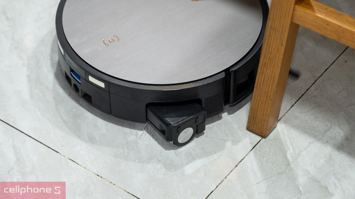 Robot hút bụi Ecovacs X11 Omni Cyclone được kết nối với ứng dụng ECOVACS Home