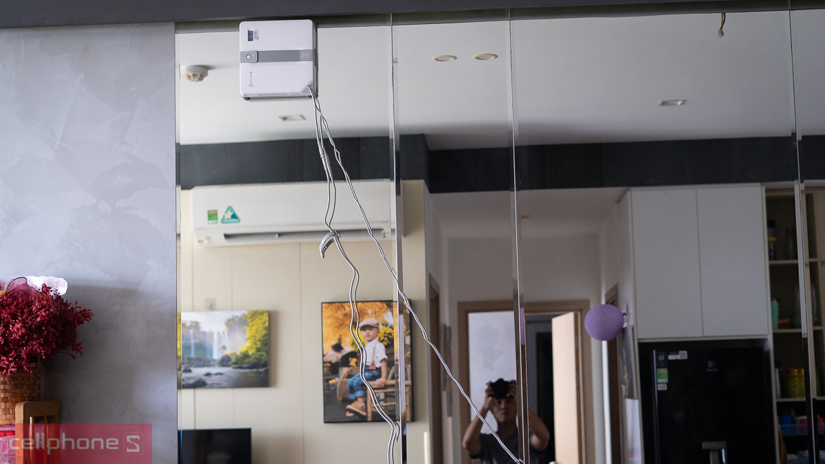 Tính năng tránh vật cản của robot lau kính Ecovacs Winbot Mini