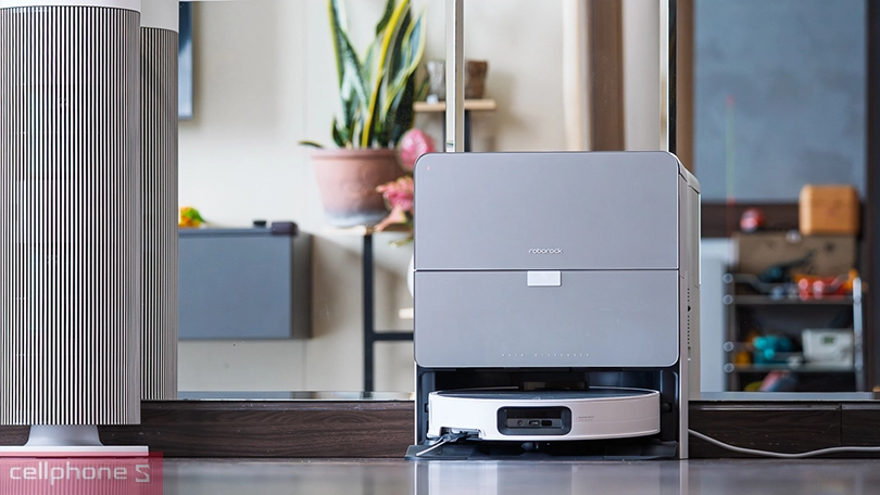 Robot hút bụi Roborock Saros 10 - Lực hút mạnh mẽ và công nghệ hiện đại