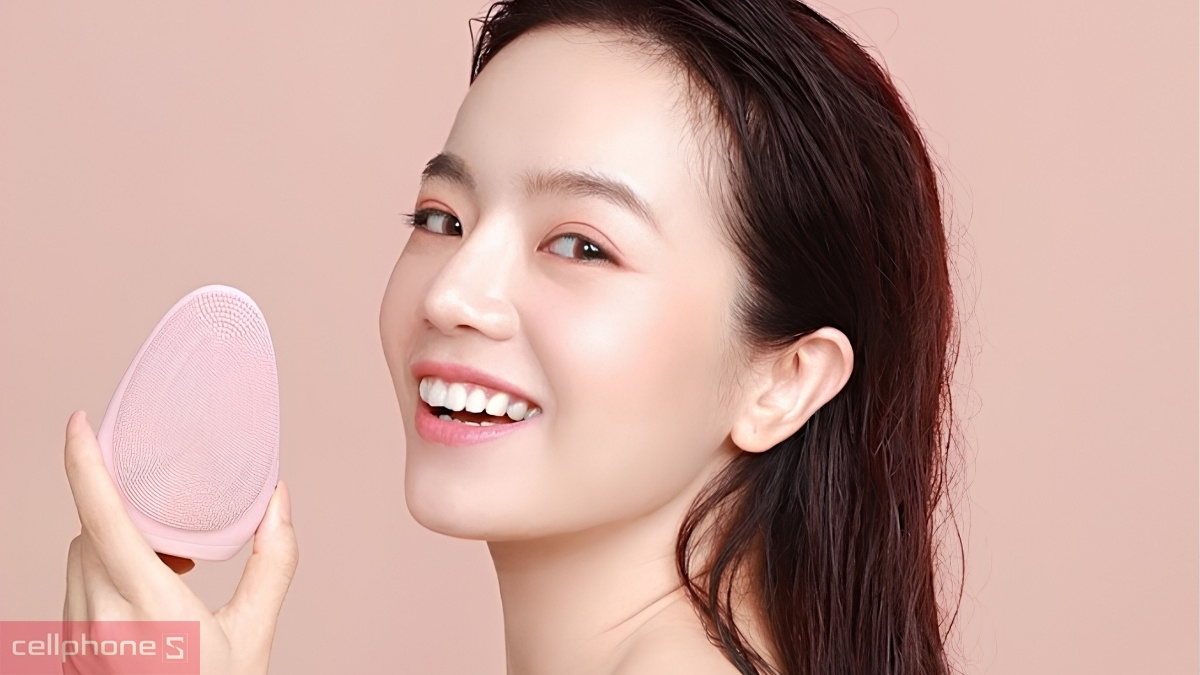Máy rửa mặt Emmié hỗ trợ massage giúp làn da săn chắc hơn khi sử dụng đều đặn