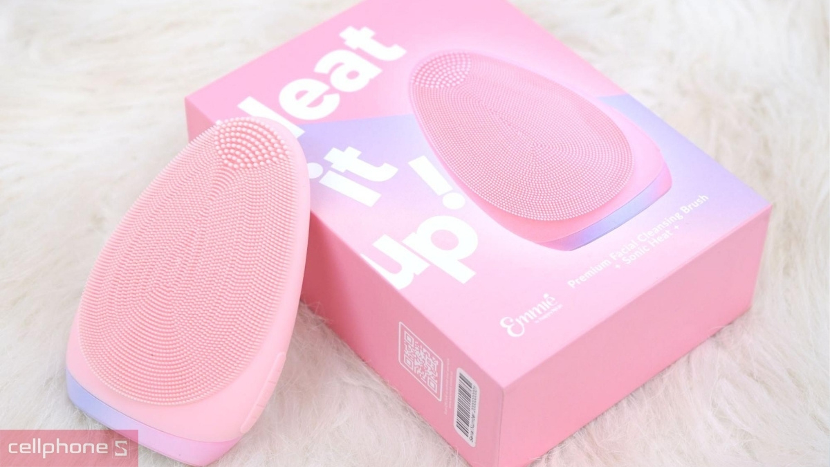 Hướng dẫn thoa sữa rửa mặt và làm ướt đầu cọ silicone trên máy rửa mặt Emmié trước khi sử dụng
