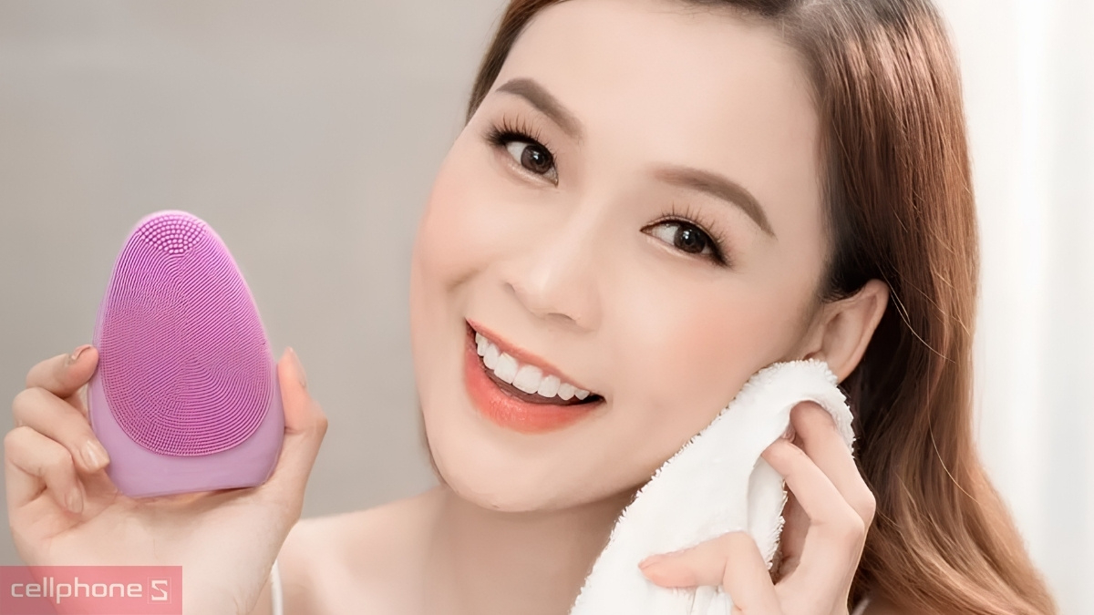 Trải nghiệm máy rửa mặt Emmié hỗ trợ giảm mụn và se khít lỗ chân lông khi dùng đều đặn