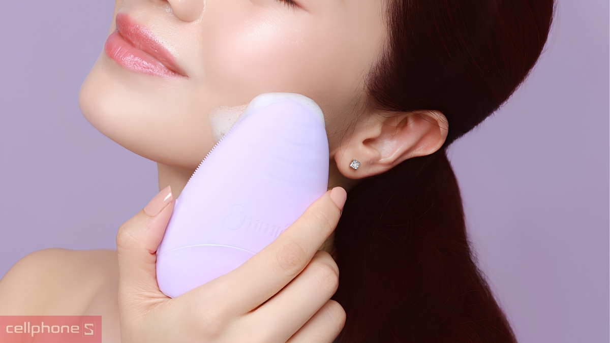 Máy rửa mặt Emmié tích hợp công nghệ rung Sonic với nhiều cấp độ phù hợp từng loại da