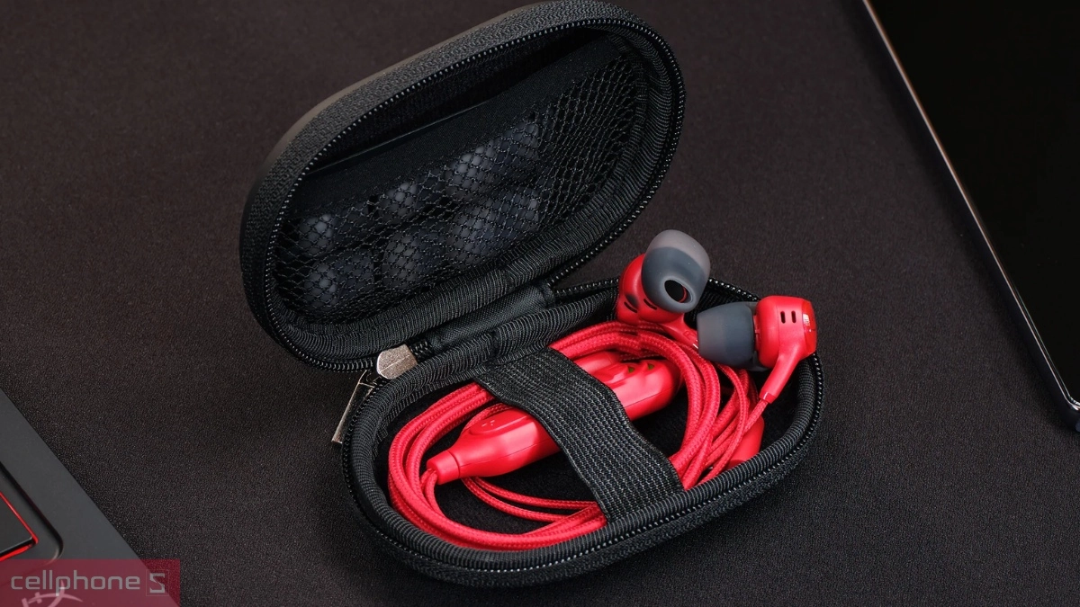 Thiết kế nhỏ gọn của Tai nghe Gaming HyperX Cloud Earbuds 3 S giúp dễ dàng mang theo