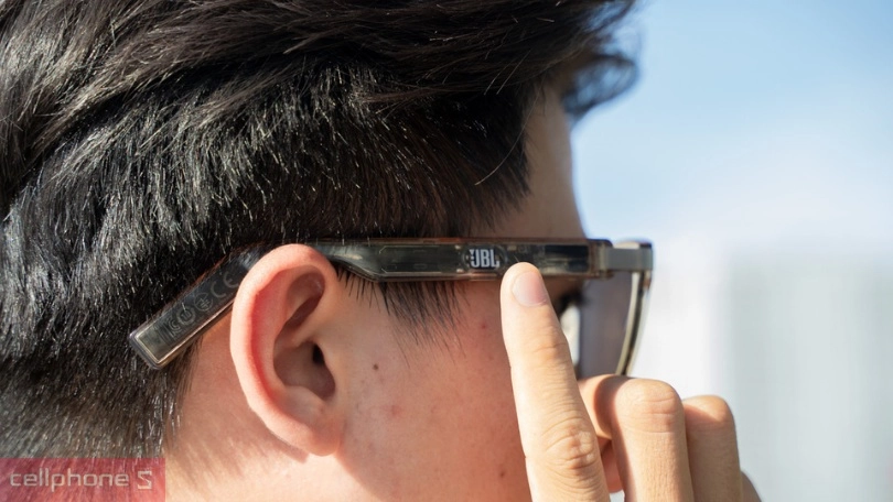 Điều khiển kính phát nhạc JBL Soundgear Frames Square qua Bluetooth