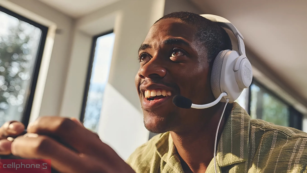 Thiết kế siêu nhẹ của tai nghe chụp tai Gaming JBL Quantum 120