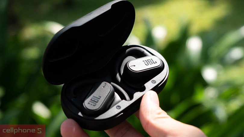 Chống nước trên tai nghe JBL SoundGear Sense