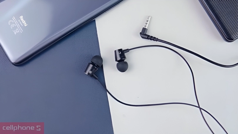 Thiết kế tai nghe Robot RE101S 3.5mm