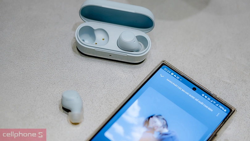 22h, mang đến trải nghiệm âm nhạc liền mạch cả ngày dài mà không cần lo lắng về việc sạc pin.   Vì sao nên mua tai nghe Sony WF-C510 sử dụng