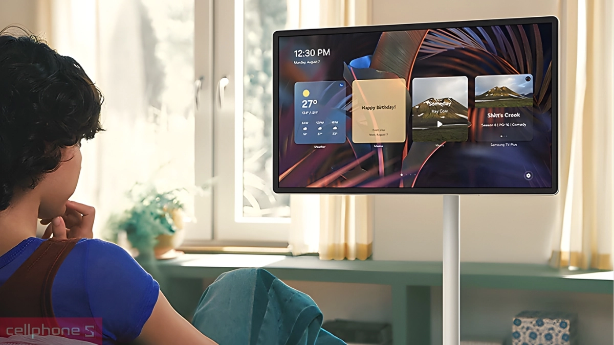Trợ lý ảo và khả năng hỗ trợ điều khiển thông minh qua app của màn hình di động Samsung 27 inch 27LSM7F