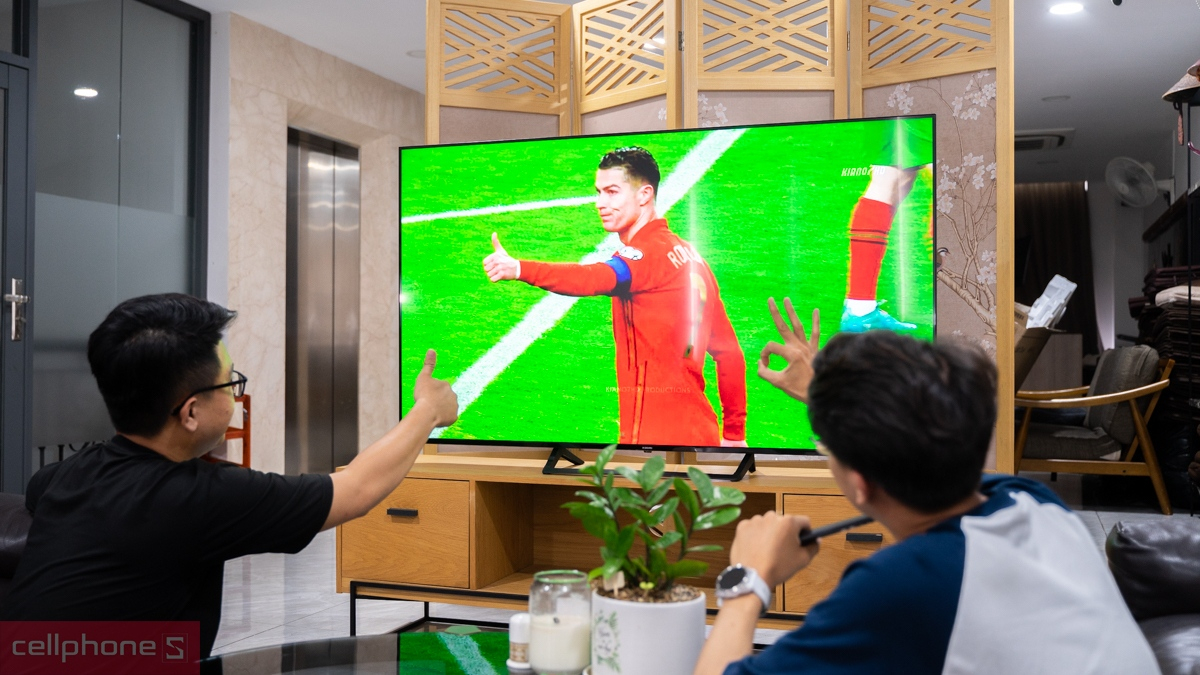 Tại sao giá tivi 65 inch giữa các hãng lại chênh lệch