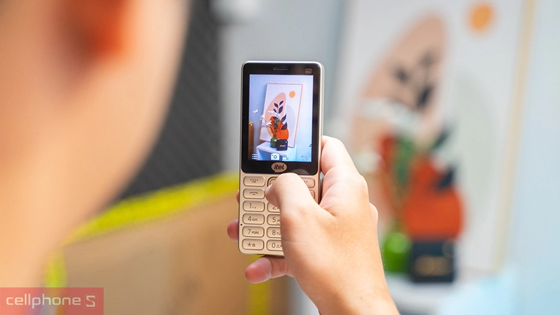 Itel 9310 4G - Gọn nhẹ, hỗ trợ 4G tốc độ cao