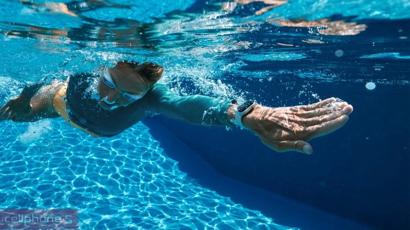 Apple Watch Series 8 45mm 4G chống nước, chống nứt