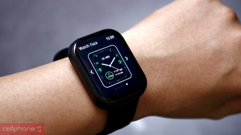 Màn hình lớn 2.01 inch, cho không gian hiển thị thoải mái