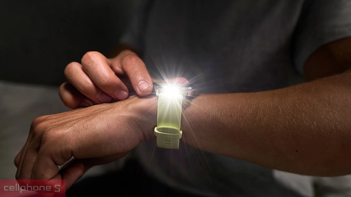 Đồng hồ thông minh Garmin Venu 4 không thay đổi về kiểu dáng, cải tiến hơn về màn hình