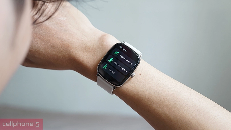 Tiện lợi với tính năng gọi Bluetooth và hỗ trợ hơn 150 bài tập luyện, chăm sóc sức khỏe