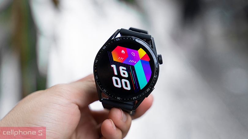 Thiết kế 46mm lịch lãm với dây đeo silicone mềm mại