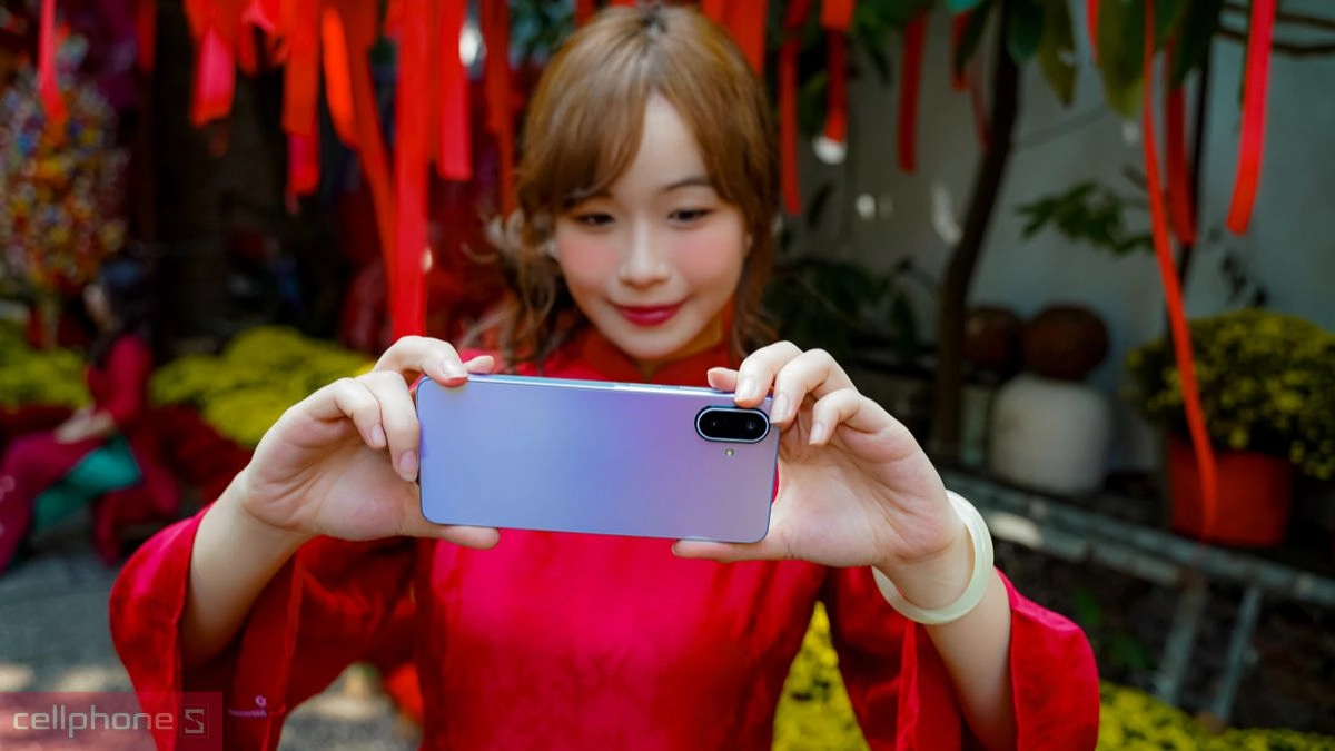 Kháng nước, kháng bụi chuẩn IP54; hỗ trợ 5G tốc độ cao