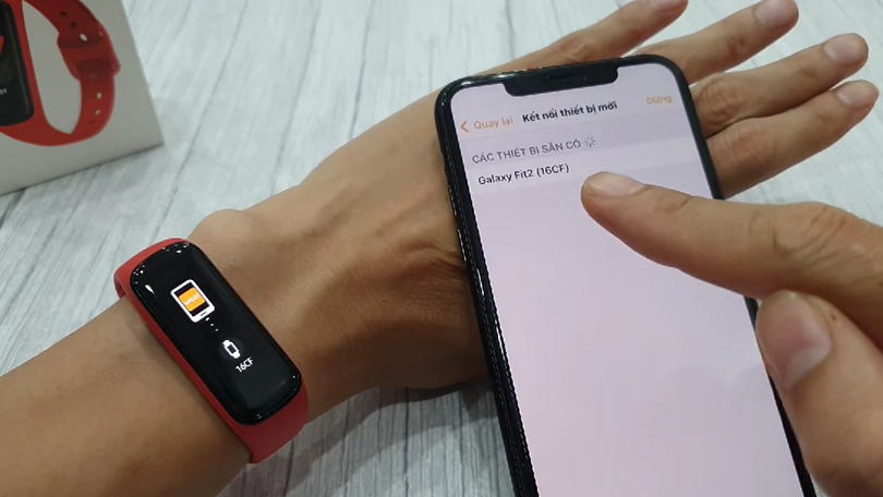Kết nối Samsung Galaxy Fit 2 với điện thoại iOS