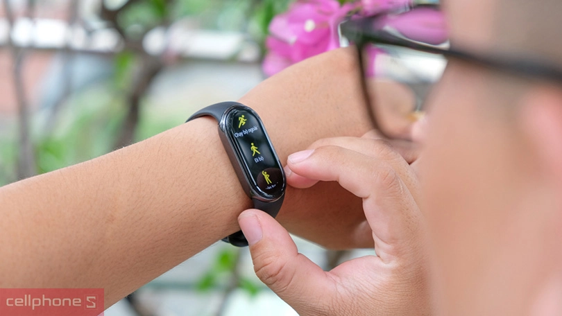 Vòng đeo tay thông minh Xiaomi Mi Band 8 - Kiểu dáng năng động, đa dạng tính năng