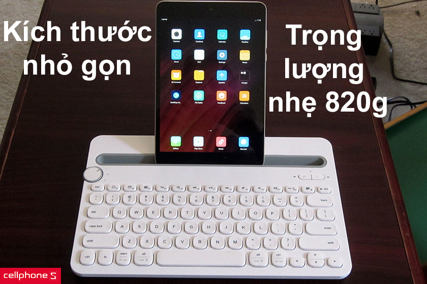 Kích thước chuẩn nhỏ gọn, trọng lượng siêu nhẹ 820g và hai màu nổi bật