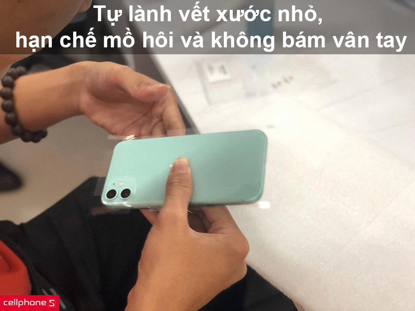 Tự lành vết xước nhỏ, hạn chế mồ hôi và không bám vân tay
