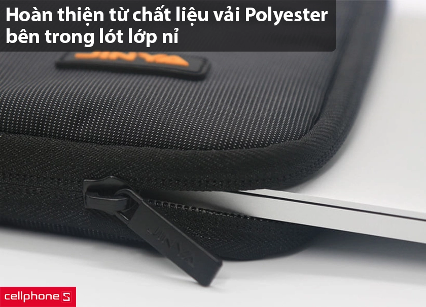 Hoàn thiện từ chất liệu vải Polyester cao cấp, bên trong lót lớp nỉ lót