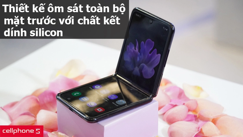 Thiết kế ôm sát lấy toàn bộ mặt trước với chất kết dính silicon