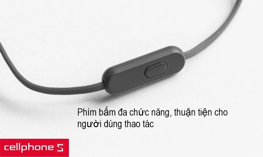cụm bao gồm một mic và một phím đa chức năng, phím này có nhiệm vụ nhận cuộc gọi, phát và dừng bài nhạc