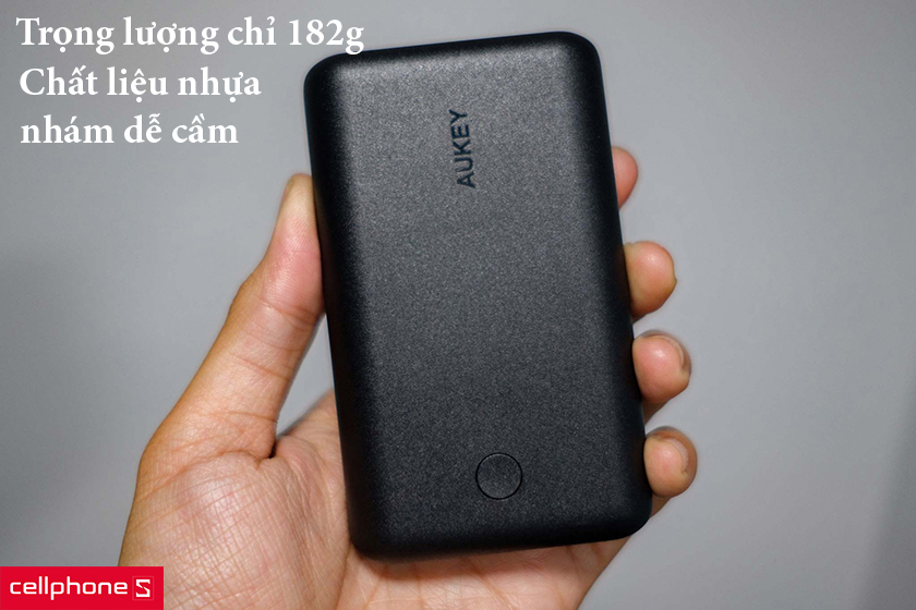 Trọng lượng chỉ 182g, chất liệu nhựa nhám dễ cầm nắm