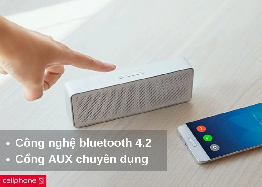 Công nghệ bluetooth 4.2 kết nối nhanh chóng với độ tương thích cao cùng cổng AUX chuyên dụng