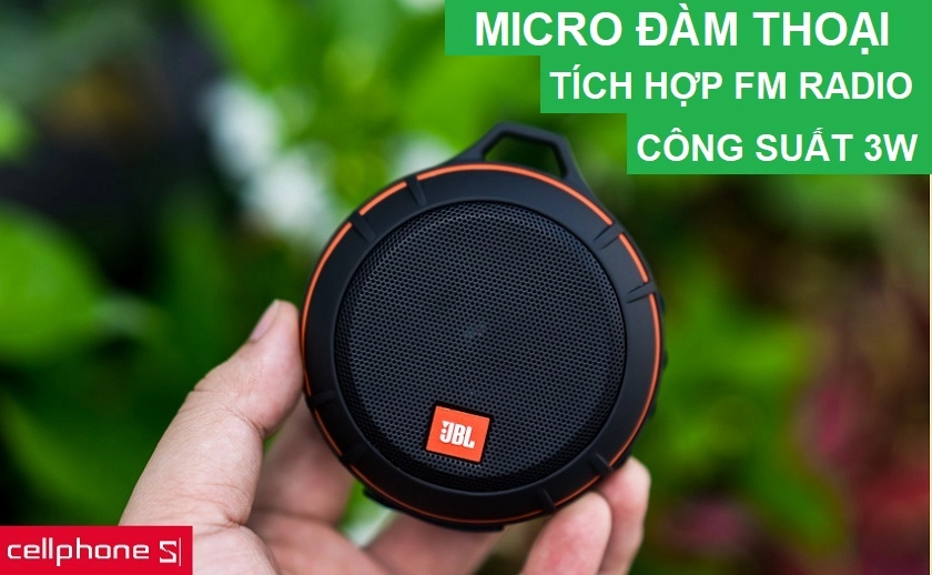 Được tích hợp micro cùng FM Radio và thẻ microSD 32G