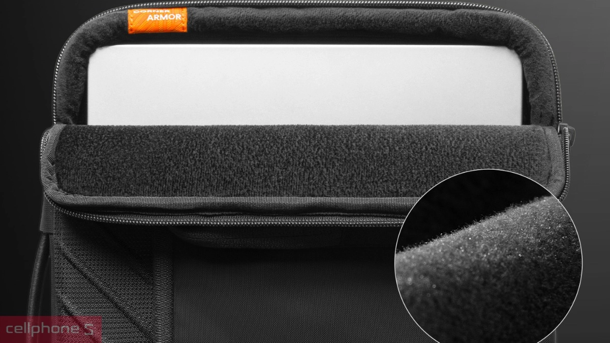 Lớp đệm túi xách chống sốc Tomtoc Voyage A24 13 inch A24C2D1