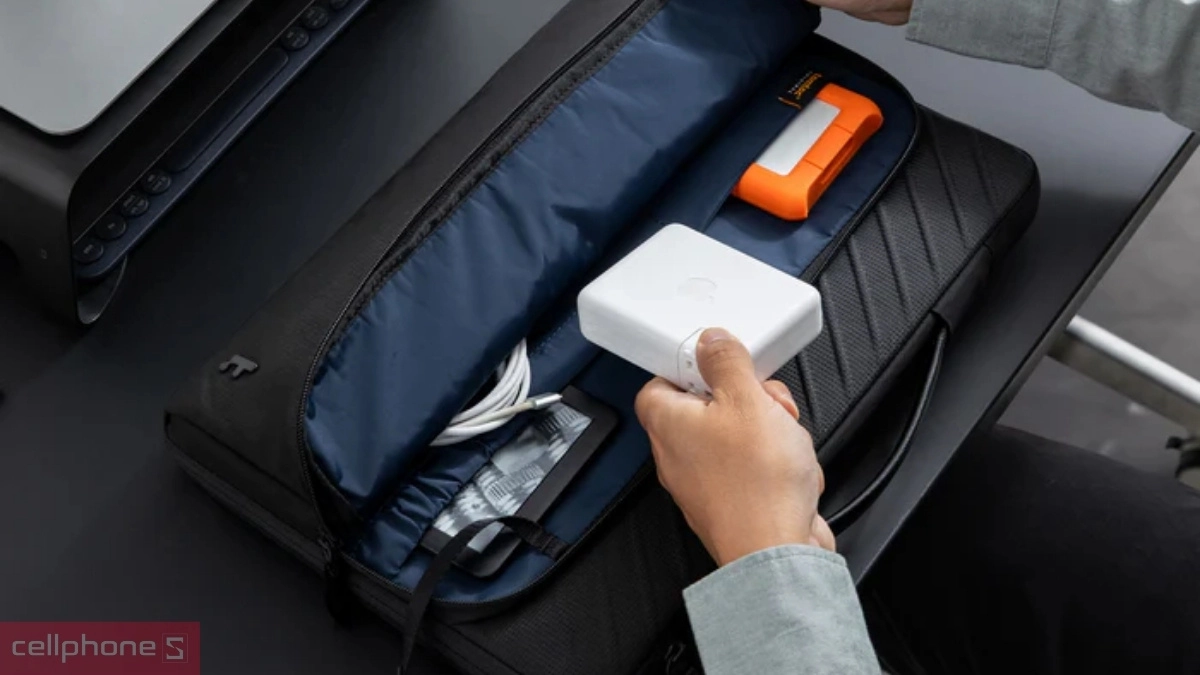 Ngăn túi xách chống sốc Tomtoc Voyage-A24 14 inch A24D2D1