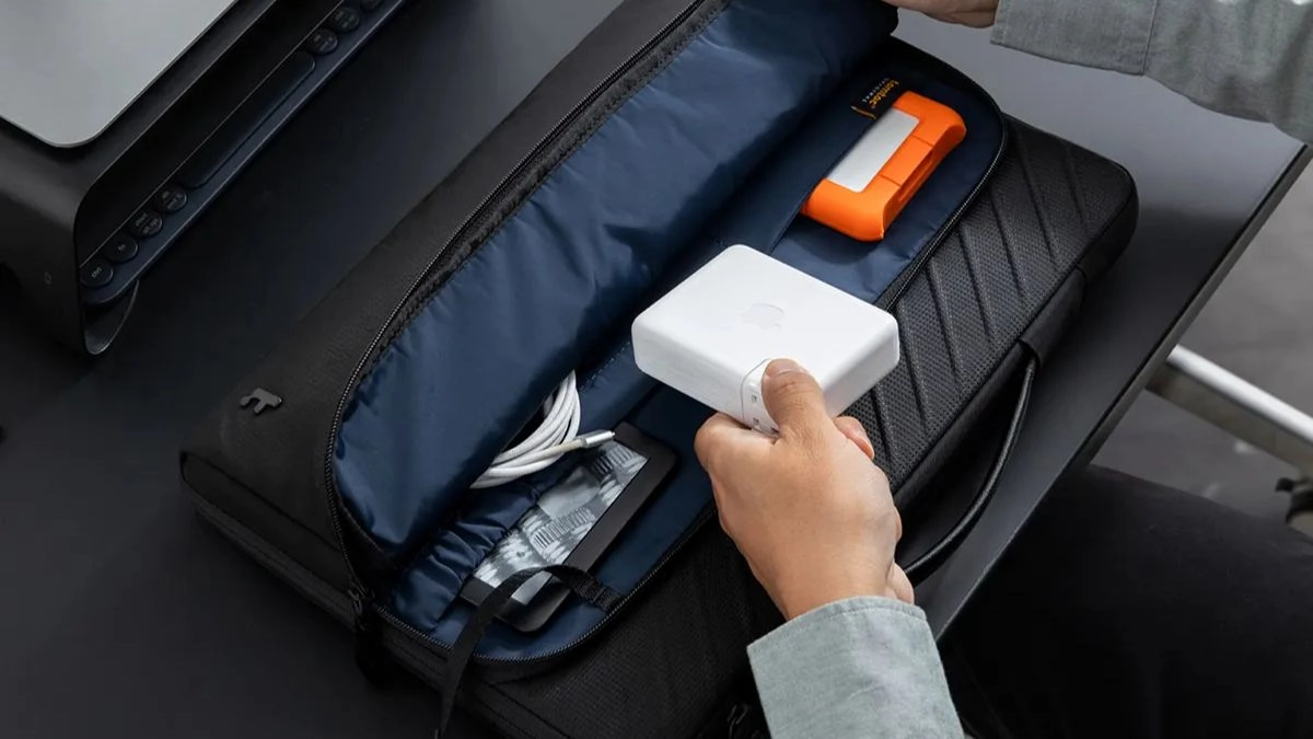 Ngăn chứa túi xách chống sốc Tomtoc Voyage A24 15 inch A24E3D1