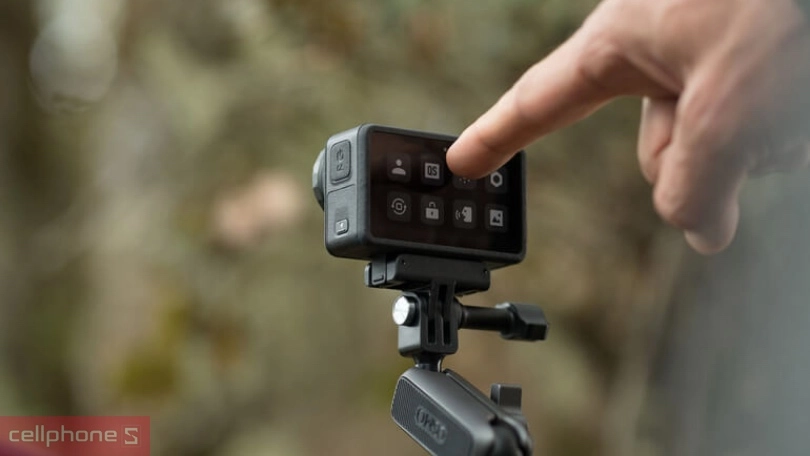 Camera DJI Osmo Action 6 dễ dàng kết nối với ngàm nam châm Camera DJI Osmo Action 6 dễ dàng kết nối với ngàm nam châm