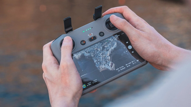 Flycam DJI dân dụng mini 5 Pro Fly More Combo (DJI RC-N2) - Bay mượt, quay đỉnh