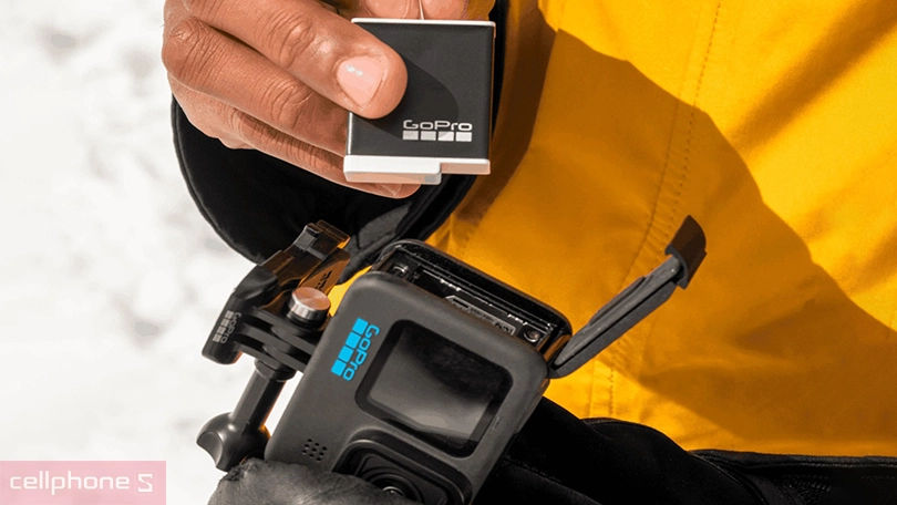 Sở hữu thiết kế bền bỉ, cùng viên pin Li-lon có dung lượng đến 1720 mAh