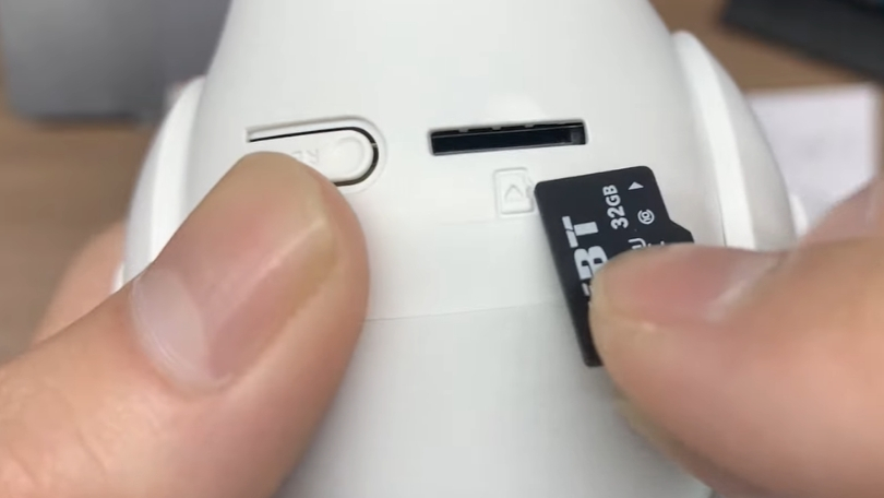 Cách lắp thẻ nhớ và khởi động camera Dahua DH H2C 2MP