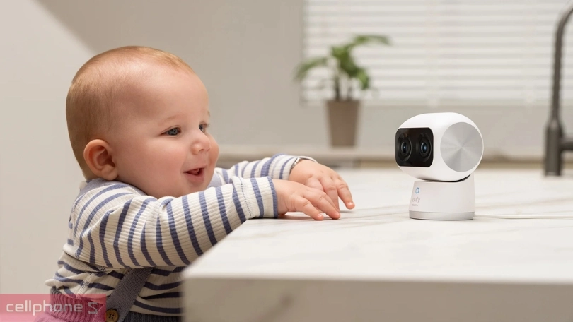 Khả năng đàm thoại của camera IP Dual Lens Eufy 4K S350