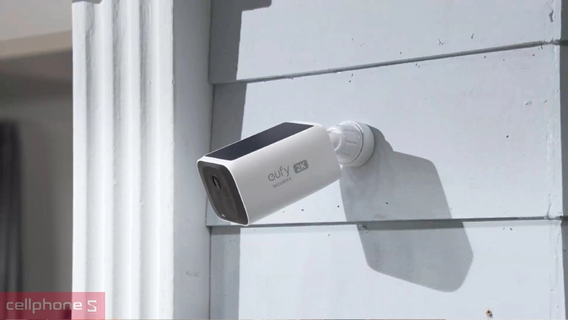 Khả năng hỗ trợ đàm thoại của camera ngoài trời năng lượng mặt trời Eufy 2K S220