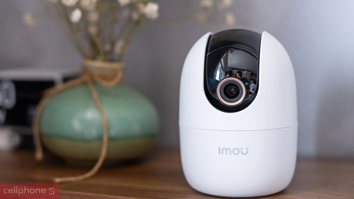 Camera giám sát 5MP kết hợp liên lạc hai chiều tiện lợi