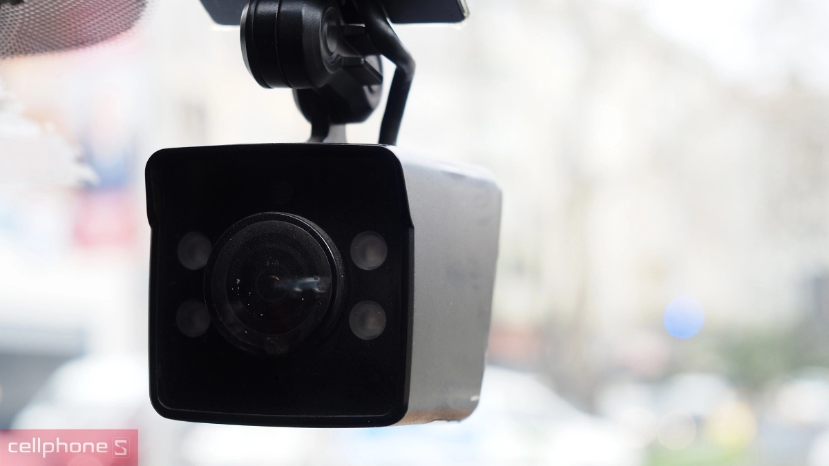 Gắn vào ô tô, xe máy làm camera hành trình