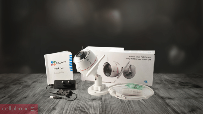 Nâng cao an toàn với còi và đèn cảnh báo trên Ezviz C3W 
