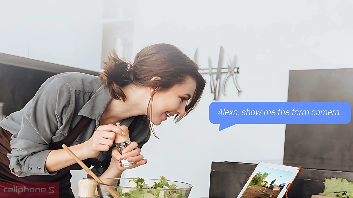 Khả năng đàm thoại trên camera EZVIZ năng lượng mặt trời EB8 Kit 3MP