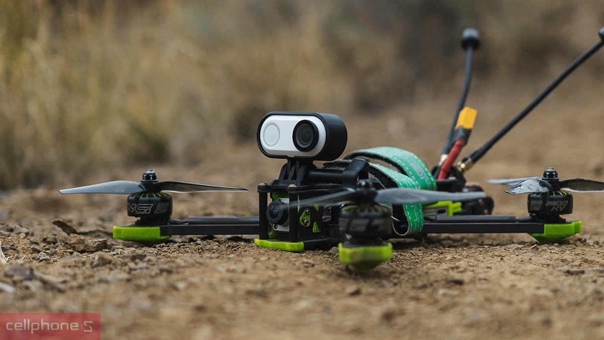 Khả năng kết nối phụ kiện, ổn định khi ghi hình của camera hành động Akaso Snap X